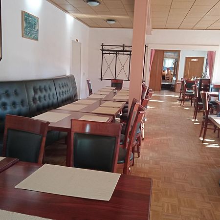 Hotel & Restaurant Zum Adlersberg Schleusingen Екстериор снимка