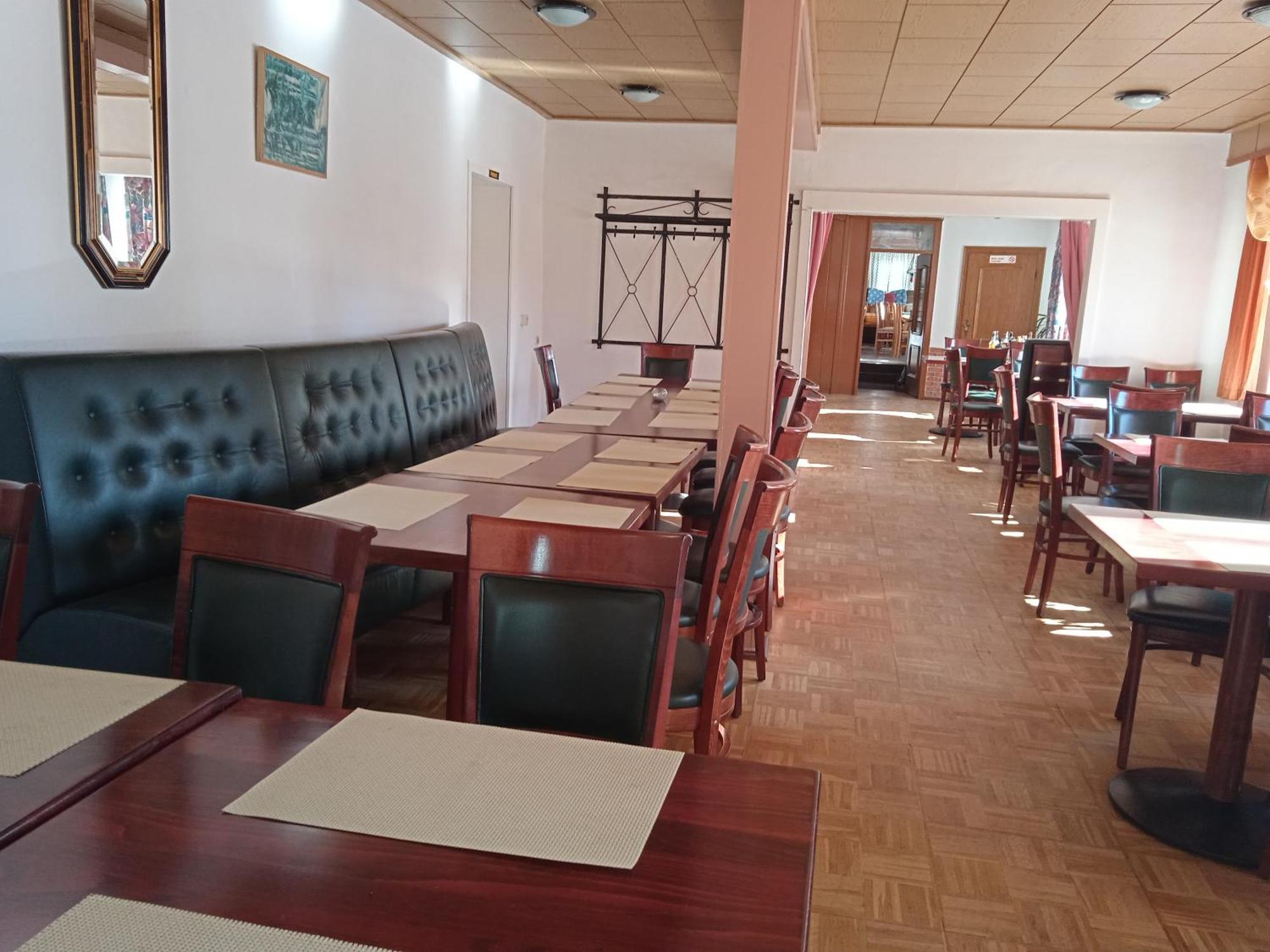 Hotel & Restaurant Zum Adlersberg Schleusingen Екстериор снимка